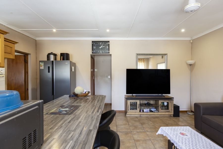 2 Bedroom Property for Sale in Gustrouw Western Cape